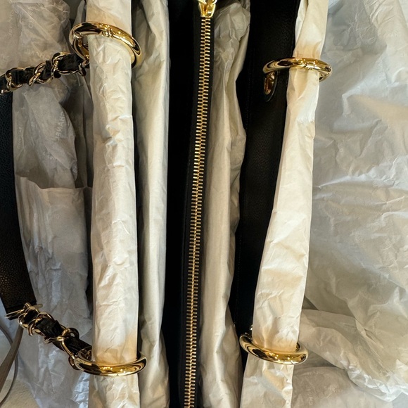 Brand new Chanel Grant Shopping Tote. Never wore with Stickers on - Picture 8 of 10